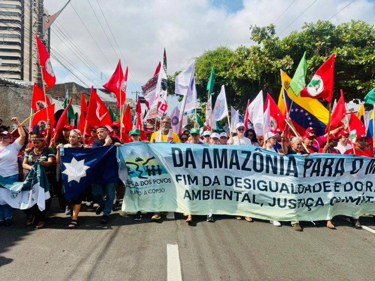 The March by the Brazilian People’s Summit on November 15, 2025, in Belém led the “Global Day of Action for Climate Justice” attended by about 70 thousand people. 
